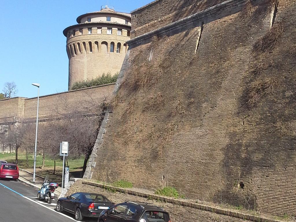 Vatican 3*