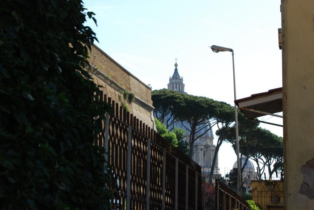 Vatican 3*